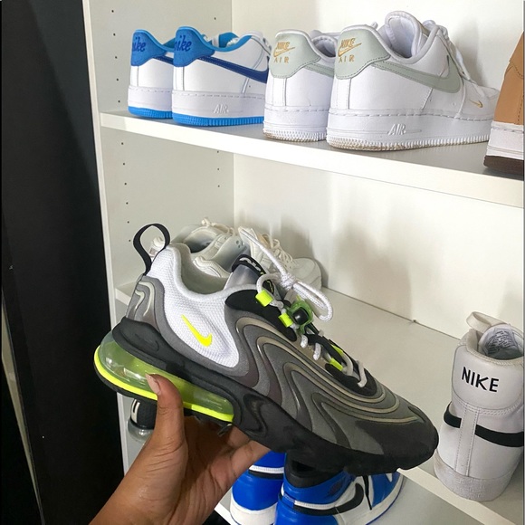 Nike AirMax 270 React (Youth) - Picture 1 of 3